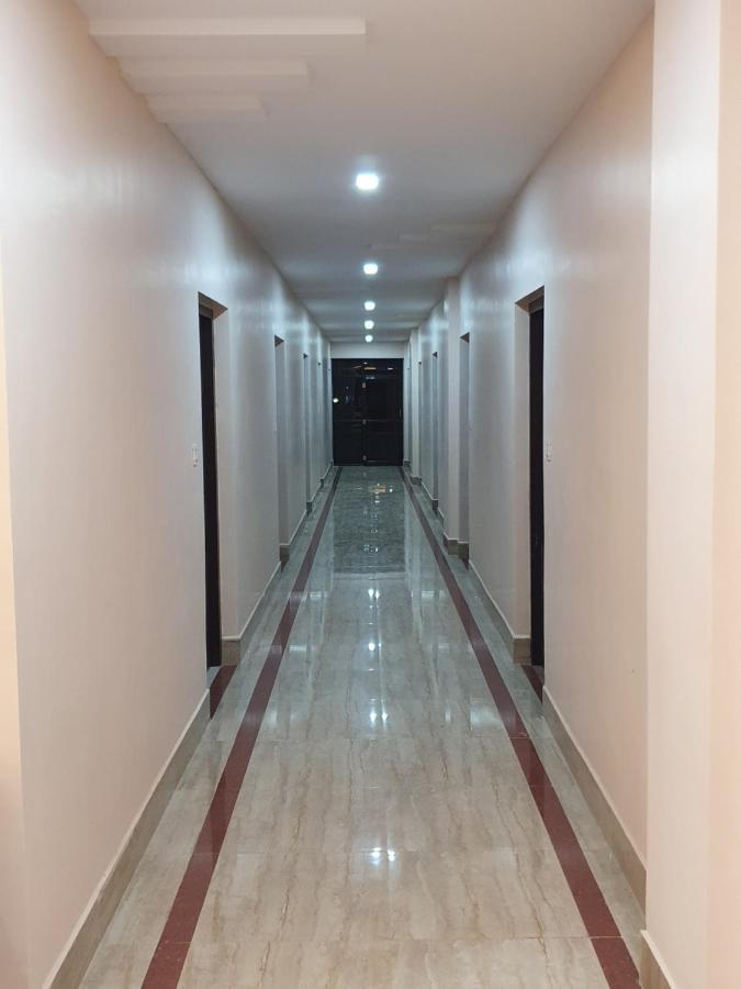 Sri Lakshmi Palace A/C Hotel Suluru Exterior photo