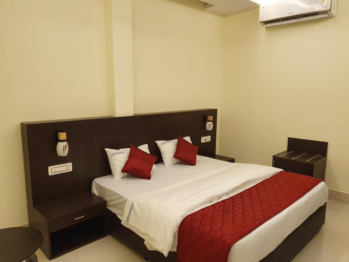 Sri Lakshmi Palace A/C Hotel Suluru Exterior photo